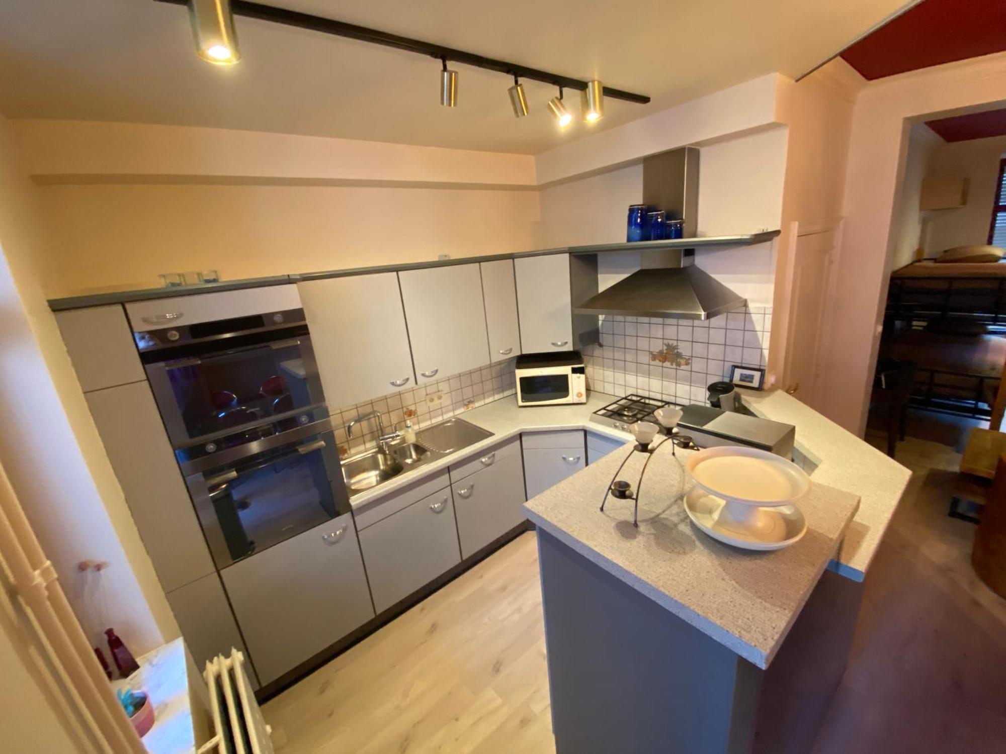 J And R Apartment *