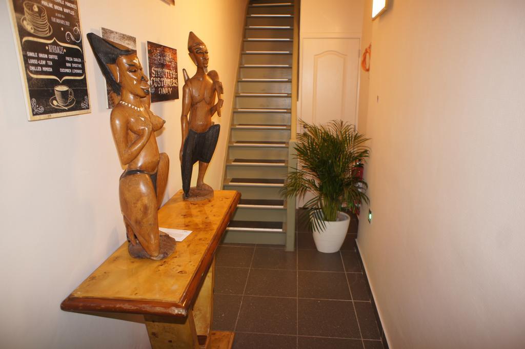 J And R Apartment